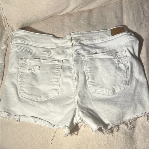 AE Size 18 White Distressed Women Shorts - Picture 5 of 5